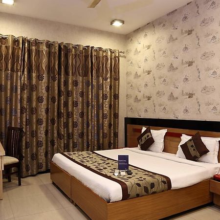 Fabhotel Signature Cyber Park Delhi  Bagian luar foto