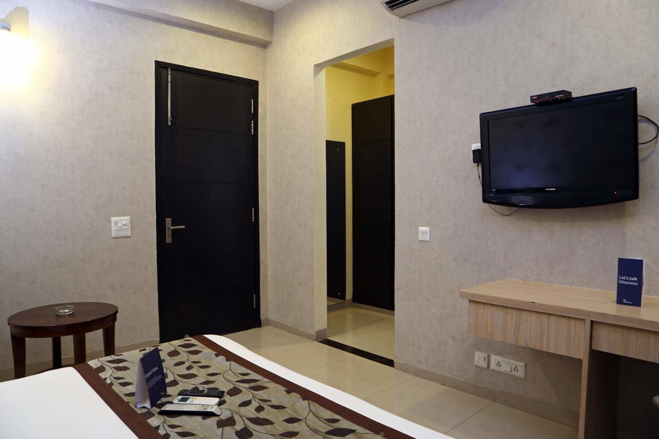 Fabhotel Signature Cyber Park Delhi  Bagian luar foto