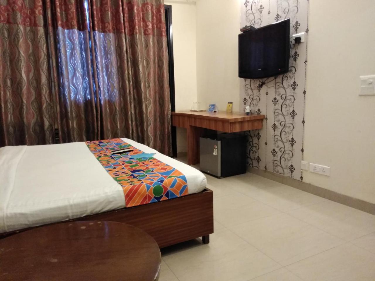 Fabhotel Signature Cyber Park Delhi  Ruang foto