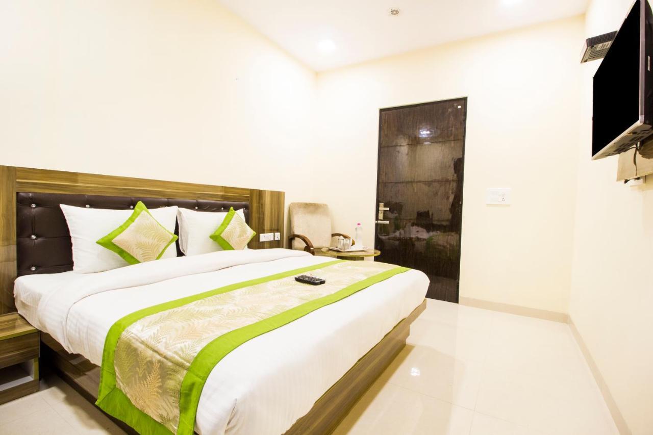 Fabhotel Signature Cyber Park Delhi  Bagian luar foto