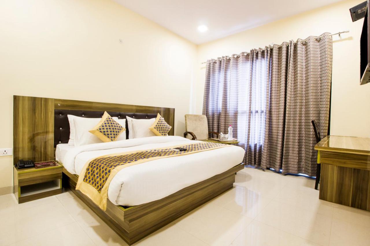 Fabhotel Signature Cyber Park Delhi  Bagian luar foto