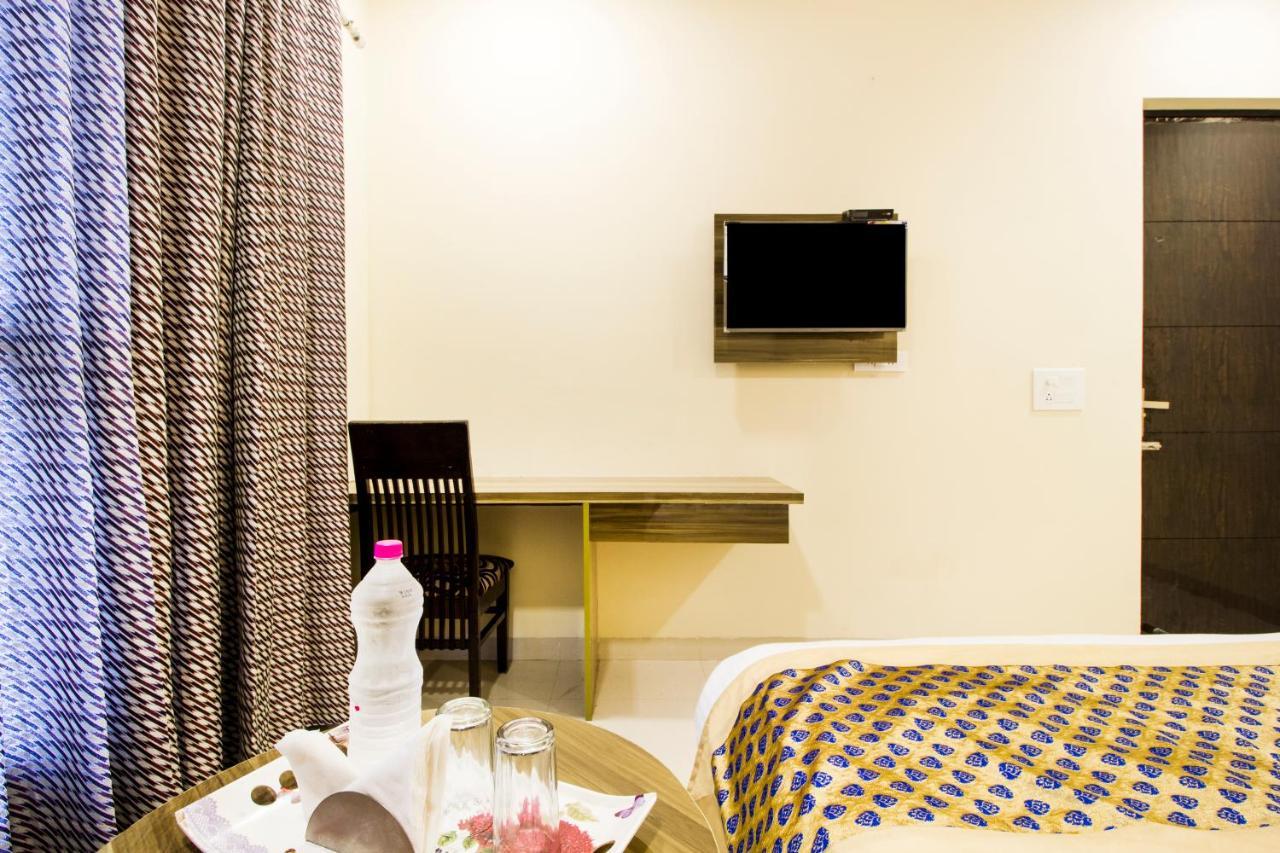 Fabhotel Signature Cyber Park Delhi  Bagian luar foto
