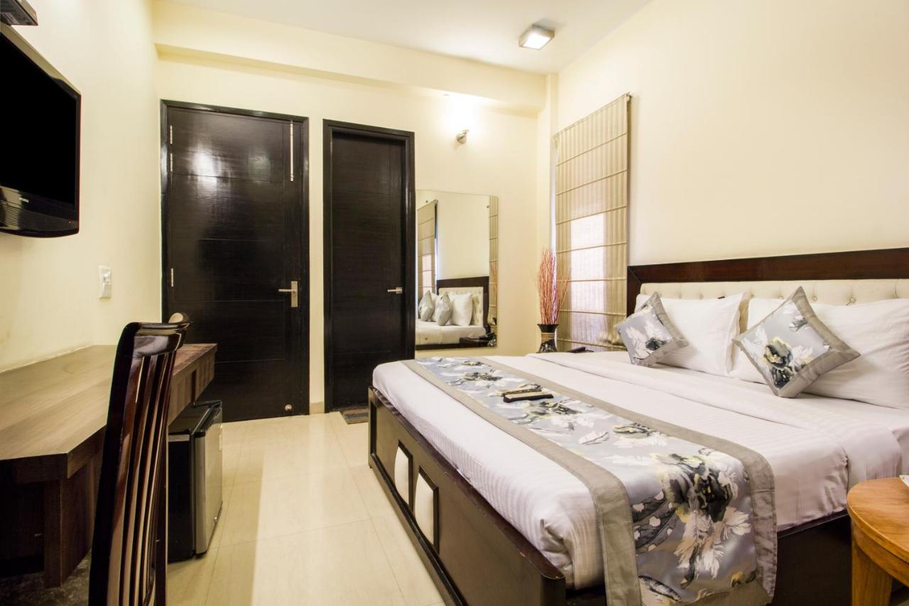 Fabhotel Signature Cyber Park Delhi  Bagian luar foto